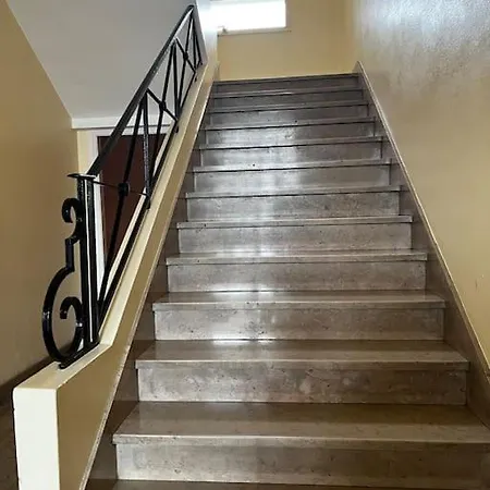 3 Joli Face A La Gare *